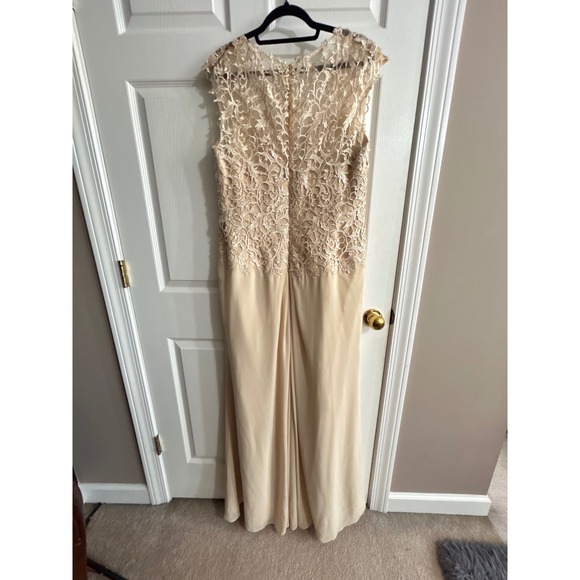 Elegant Beige Lace Cap Sleeve Floor Length Gown Formal Evening Dress - Picture 10 of 10